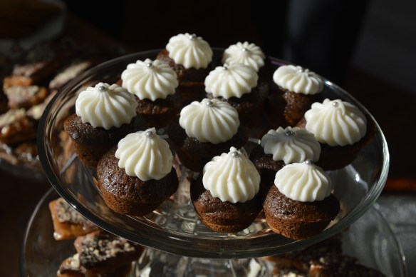 Mini gingerbread cupcakes